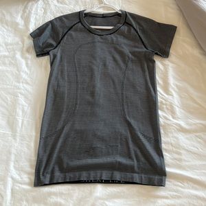 COPY - Lulu Lemon Swifty Tech T-Shirt (black and white striped)